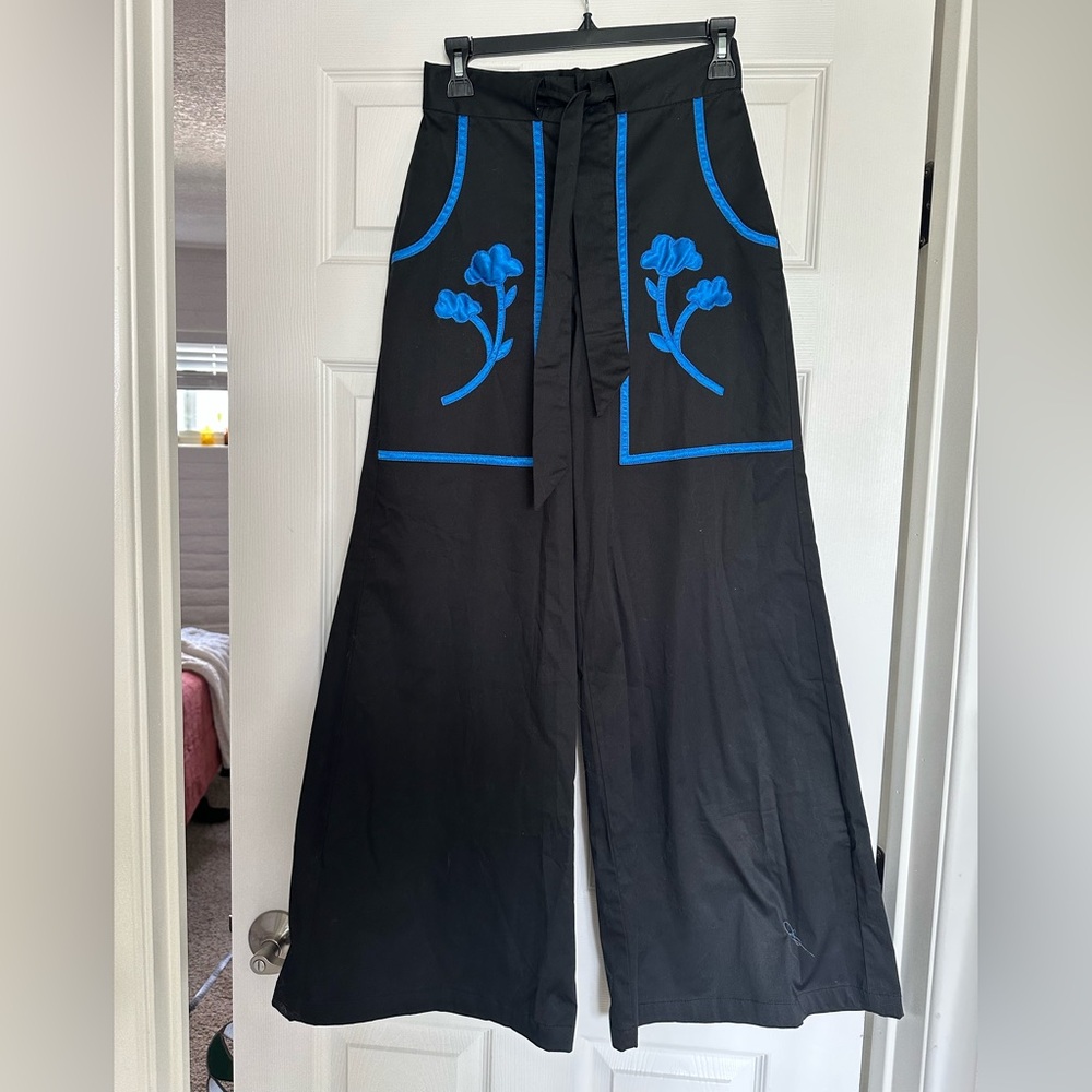 Cynthia Rowley Annabelle Pants Black Cotton Wide Leg Blue Embroidery Size 2